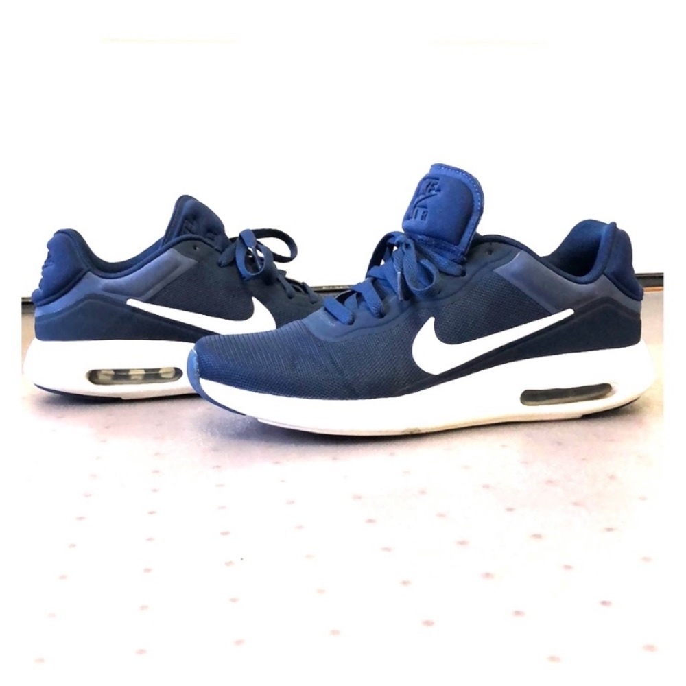 Navy Nikes size 8
